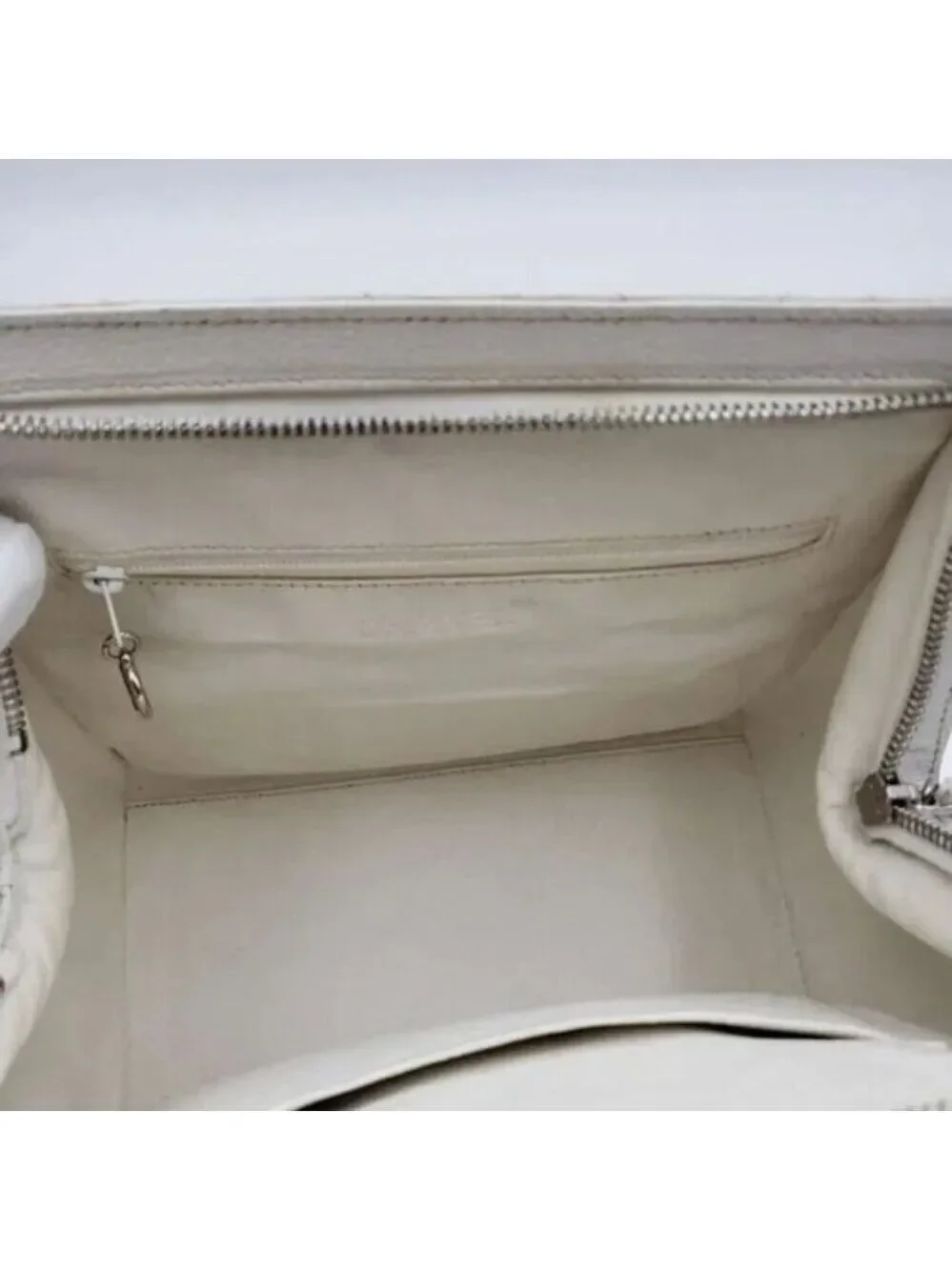 CHANEL Quilted Matelasse CC Logo Caviar Skin Chain Shoulder Bag 1600-082524